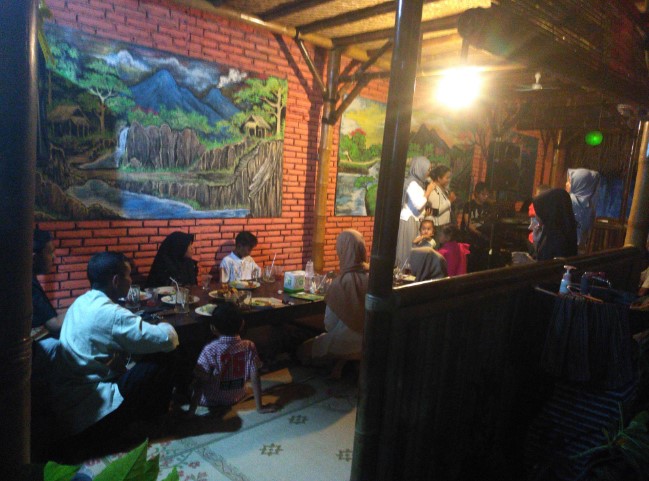 cafe di sragen, coffee shop di sragen, kedai kopi di sragen, resto di sragen, tempat hits di sragen, tempat kongkow di sragen, tempat makan di sragen, tempat ngopi di sragen, tempat nongkrong di sragen, tempat nongkrong di sragen hits, warung kopi di sragen, top 25+ tempat nongkrong di sragen paling hits, cafe & coffee shop cozy!