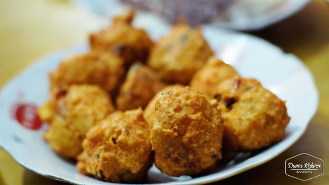 cemilan khas bandung, jajan khas bandung, jajanan khas bandung, kuliner khas bandung, makanan khas bandung, oleh-oleh khas bandung, panganan khas bandung, top 26+ jajanan khas bandung paling legendaris & enak, wajib coba!