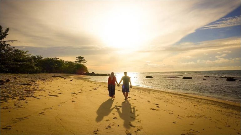 Top 26+ Pantai di Banten Paling Indah dengan Wahana Permainan Lengkap!