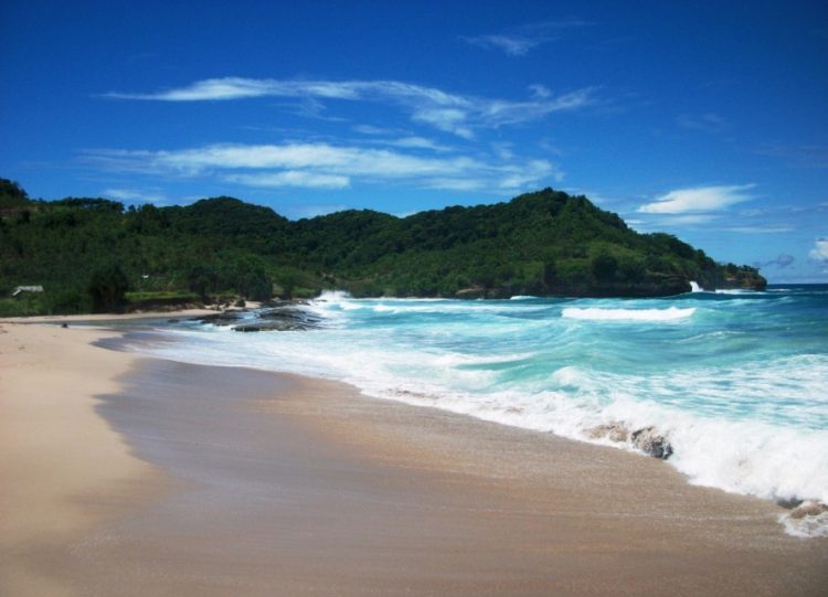 Top 26+ Pantai di Tulungagung Terbaik & Eksotis yang Wajib Dikunjungi!