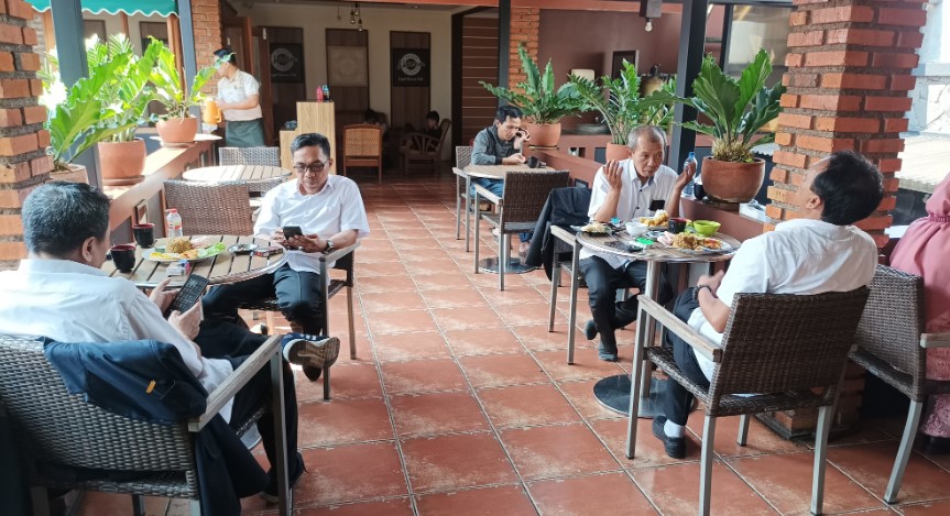 cafe di cianjur, cafe instagramable di cianjur, kafe di cianjur, kafe instagramable di cianjur, kuliner khas cianjur, makanan khas cianjur, restoran terkenal di cianjur resto terkenal di cianjur, tempat makan di cianjur, tempat makan enak di cianjur, tempat makan murah di cianjur, tempat wisata kuliner di cianjur, warung makan di cianjur, wisata kuliner di cianjur, top 26+ tempat makan di cianjur paling enak, restoran spot wisata kuliner!