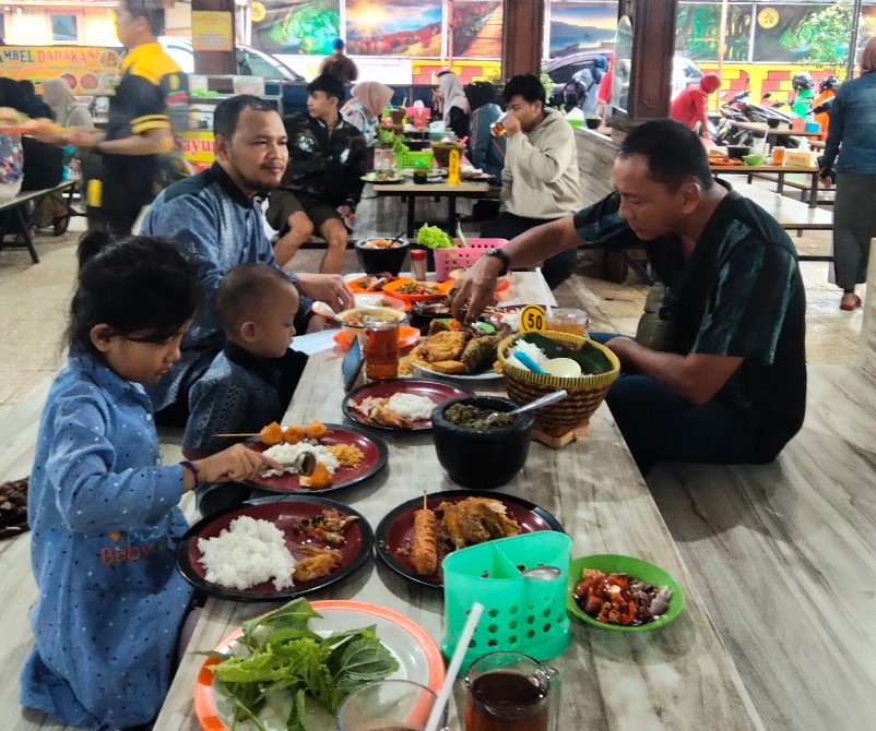 cafe di cianjur, cafe instagramable di cianjur, kafe di cianjur, kafe instagramable di cianjur, kuliner khas cianjur, makanan khas cianjur, restoran terkenal di cianjur resto terkenal di cianjur, tempat makan di cianjur, tempat makan enak di cianjur, tempat makan murah di cianjur, tempat wisata kuliner di cianjur, warung makan di cianjur, wisata kuliner di cianjur, top 26+ tempat makan di cianjur paling enak, restoran spot wisata kuliner!