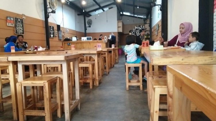 cafe di cianjur, cafe instagramable di cianjur, kafe di cianjur, kafe instagramable di cianjur, kuliner khas cianjur, makanan khas cianjur, restoran terkenal di cianjur resto terkenal di cianjur, tempat makan di cianjur, tempat makan enak di cianjur, tempat makan murah di cianjur, tempat wisata kuliner di cianjur, warung makan di cianjur, wisata kuliner di cianjur, top 26+ tempat makan di cianjur paling enak, restoran spot wisata kuliner!