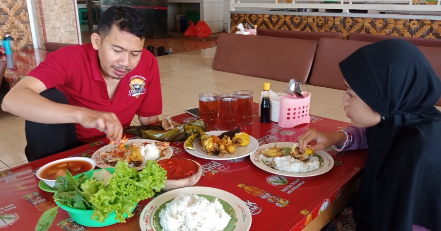 cafe di cianjur, cafe instagramable di cianjur, kafe di cianjur, kafe instagramable di cianjur, kuliner khas cianjur, makanan khas cianjur, restoran terkenal di cianjur resto terkenal di cianjur, tempat makan di cianjur, tempat makan enak di cianjur, tempat makan murah di cianjur, tempat wisata kuliner di cianjur, warung makan di cianjur, wisata kuliner di cianjur, top 26+ tempat makan di cianjur paling enak, restoran spot wisata kuliner!