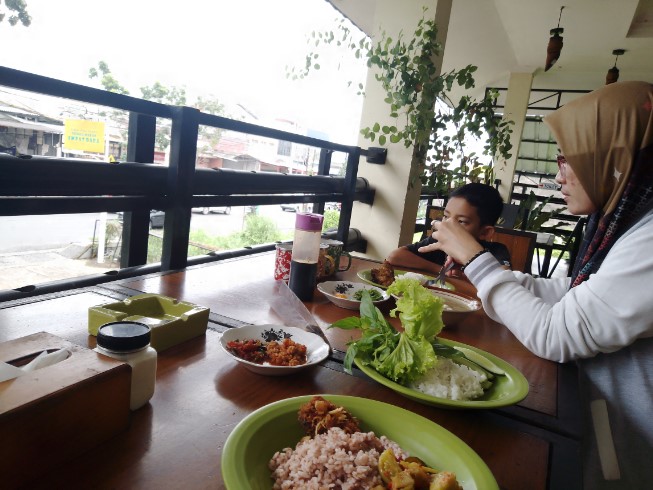 cafe di cianjur, cafe instagramable di cianjur, kafe di cianjur, kafe instagramable di cianjur, kuliner khas cianjur, makanan khas cianjur, restoran terkenal di cianjur resto terkenal di cianjur, tempat makan di cianjur, tempat makan enak di cianjur, tempat makan murah di cianjur, tempat wisata kuliner di cianjur, warung makan di cianjur, wisata kuliner di cianjur, top 26+ tempat makan di cianjur paling enak, restoran spot wisata kuliner!