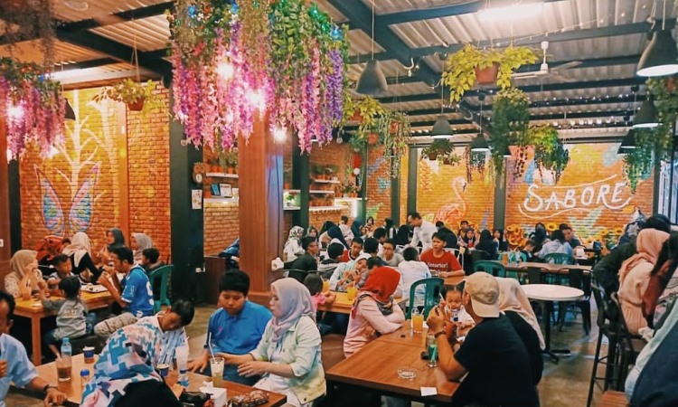 cafe di cianjur, cafe instagramable di cianjur, kafe di cianjur, kafe instagramable di cianjur, kuliner khas cianjur, makanan khas cianjur, restoran terkenal di cianjur resto terkenal di cianjur, tempat makan di cianjur, tempat makan enak di cianjur, tempat makan murah di cianjur, tempat wisata kuliner di cianjur, warung makan di cianjur, wisata kuliner di cianjur, top 26+ tempat makan di cianjur paling enak, restoran spot wisata kuliner!