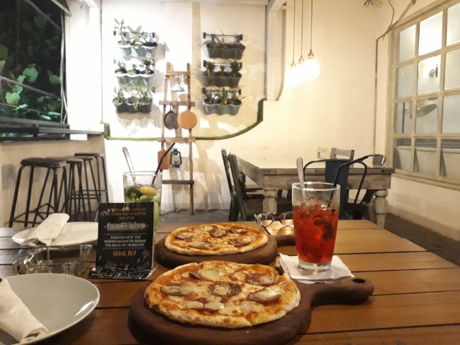 cafe di cianjur, cafe instagramable di cianjur, kafe di cianjur, kafe instagramable di cianjur, kuliner khas cianjur, makanan khas cianjur, restoran terkenal di cianjur resto terkenal di cianjur, tempat makan di cianjur, tempat makan enak di cianjur, tempat makan murah di cianjur, tempat wisata kuliner di cianjur, warung makan di cianjur, wisata kuliner di cianjur, top 26+ tempat makan di cianjur paling enak, restoran spot wisata kuliner!