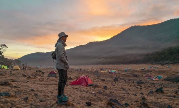 gunung di jawa barat, gunung terbaik di jawa barat, gunung terindah di jawa barat, gunung tertinggi di jawa barat, gunung tidak aktif di jawa barat, gunung yang masih aktif di jawa barat, mendaki gunung di jawa barat, top 27+ gunung di jawa barat yang wajib kalian taklukkan, yuk mendaki!
