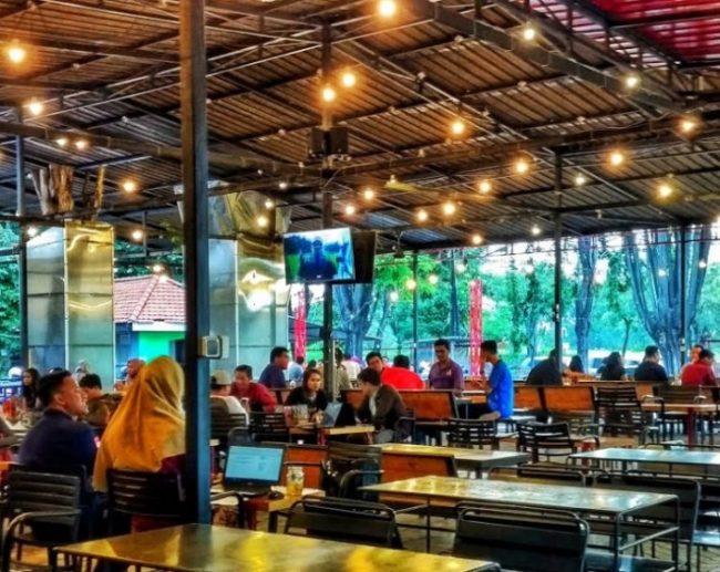 cafe di surabaya, kafe di surabaya, kuliner di surabaya, tempat instagramable di surabaya, tempat kongkow di surabaya, tempat kuliner di surabaya, tempat makan di surabaya, tempat ngopi di surabaya, tempat nongkrong di surabaya, tempat wisata kuliner di surabaya, top 27+ tempat nongkrong di surabaya terhits & kekinian, cafe, coffee shop, resto!