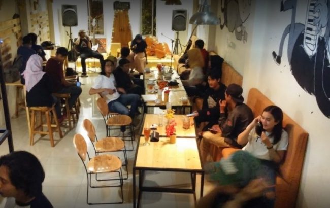 cafe di surabaya, kafe di surabaya, kuliner di surabaya, tempat instagramable di surabaya, tempat kongkow di surabaya, tempat kuliner di surabaya, tempat makan di surabaya, tempat ngopi di surabaya, tempat nongkrong di surabaya, tempat wisata kuliner di surabaya, top 27+ tempat nongkrong di surabaya terhits & kekinian, cafe, coffee shop, resto!