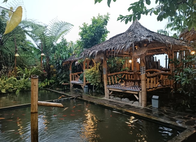 cafe 24 jam di karanganyar, cafe di karanganyar, coffee shop di karanganyar, coffeeshop di karanganyar, resto 24 jam di karanganyar, resto di karanganyar, tempat chill di karanganyar, tempat hangout di karanganyar, tempat hits di karanganyar, tempat kongkow di karanganyar, tempat makan di karanganyar, tempat ngopi di karanganyar, tempat nongkrong di karanganyar, tempat nugas di karanganyar, warung kopi di karanganyar, top 28+ cafe tempat nongkrong di karanganyar hits, coffee shop cozy buat kongkow!