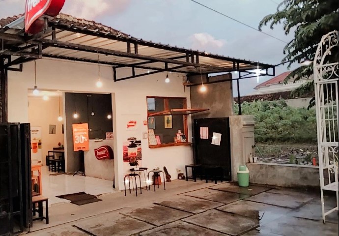 cafe 24 jam di karanganyar, cafe di karanganyar, coffee shop di karanganyar, coffeeshop di karanganyar, resto 24 jam di karanganyar, resto di karanganyar, tempat chill di karanganyar, tempat hangout di karanganyar, tempat hits di karanganyar, tempat kongkow di karanganyar, tempat makan di karanganyar, tempat ngopi di karanganyar, tempat nongkrong di karanganyar, tempat nugas di karanganyar, warung kopi di karanganyar, top 28+ cafe tempat nongkrong di karanganyar hits, coffee shop cozy buat kongkow!