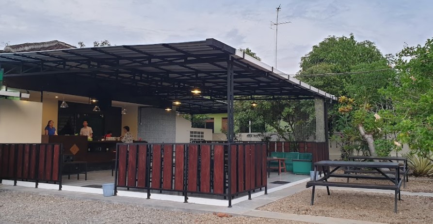 cafe 24 jam di karanganyar, cafe di karanganyar, coffee shop di karanganyar, coffeeshop di karanganyar, resto 24 jam di karanganyar, resto di karanganyar, tempat chill di karanganyar, tempat hangout di karanganyar, tempat hits di karanganyar, tempat kongkow di karanganyar, tempat makan di karanganyar, tempat ngopi di karanganyar, tempat nongkrong di karanganyar, tempat nugas di karanganyar, warung kopi di karanganyar, top 28+ cafe tempat nongkrong di karanganyar hits, coffee shop cozy buat kongkow!