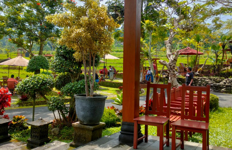 cafe 24 jam di karanganyar, cafe di karanganyar, coffee shop di karanganyar, coffeeshop di karanganyar, resto 24 jam di karanganyar, resto di karanganyar, tempat chill di karanganyar, tempat hangout di karanganyar, tempat hits di karanganyar, tempat kongkow di karanganyar, tempat makan di karanganyar, tempat ngopi di karanganyar, tempat nongkrong di karanganyar, tempat nugas di karanganyar, warung kopi di karanganyar, top 28+ cafe tempat nongkrong di karanganyar hits, coffee shop cozy buat kongkow!