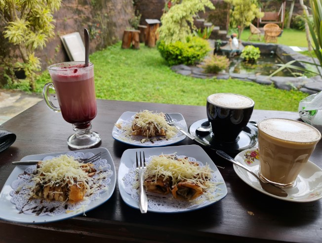 cafe 24 jam di karanganyar, cafe di karanganyar, coffee shop di karanganyar, coffeeshop di karanganyar, resto 24 jam di karanganyar, resto di karanganyar, tempat chill di karanganyar, tempat hangout di karanganyar, tempat hits di karanganyar, tempat kongkow di karanganyar, tempat makan di karanganyar, tempat ngopi di karanganyar, tempat nongkrong di karanganyar, tempat nugas di karanganyar, warung kopi di karanganyar, top 28+ cafe tempat nongkrong di karanganyar hits, coffee shop cozy buat kongkow!