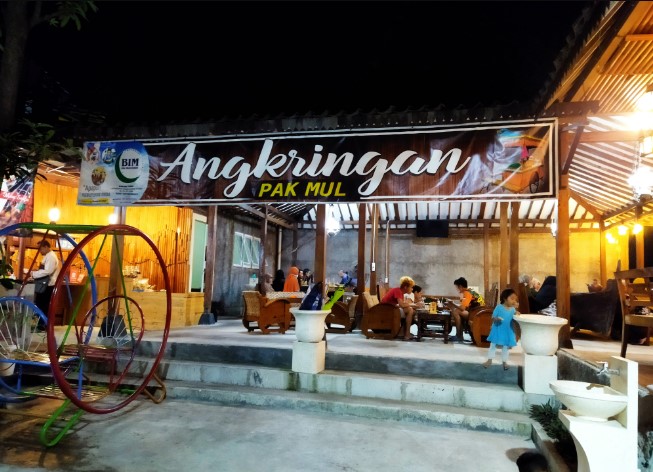 cafe 24 jam di karanganyar, cafe di karanganyar, coffee shop di karanganyar, coffeeshop di karanganyar, resto 24 jam di karanganyar, resto di karanganyar, tempat chill di karanganyar, tempat hangout di karanganyar, tempat hits di karanganyar, tempat kongkow di karanganyar, tempat makan di karanganyar, tempat ngopi di karanganyar, tempat nongkrong di karanganyar, tempat nugas di karanganyar, warung kopi di karanganyar, top 28+ cafe tempat nongkrong di karanganyar hits, coffee shop cozy buat kongkow!