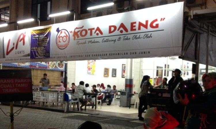 buah tangan khas makassar, cinderamata khas makassar, jajanan khas makassar, jajanan pasar khas makassar, makanan khas makassar, minuman khas makassar, oleh-oleh khas makassar, pernak-pernik khas makassar, souvenir khas makassar, top 28+ oleh-oleh khas makassar wajib dibeli & 5 toko pusat cinderamata paling terkenal