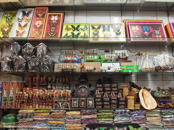 buah tangan khas makassar, cinderamata khas makassar, jajanan khas makassar, jajanan pasar khas makassar, makanan khas makassar, minuman khas makassar, oleh-oleh khas makassar, pernak-pernik khas makassar, souvenir khas makassar, top 28+ oleh-oleh khas makassar wajib dibeli & 5 toko pusat cinderamata paling terkenal