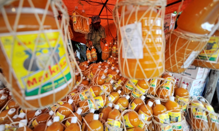 buah tangan khas makassar, cinderamata khas makassar, jajanan khas makassar, jajanan pasar khas makassar, makanan khas makassar, minuman khas makassar, oleh-oleh khas makassar, pernak-pernik khas makassar, souvenir khas makassar, top 28+ oleh-oleh khas makassar wajib dibeli & 5 toko pusat cinderamata paling terkenal
