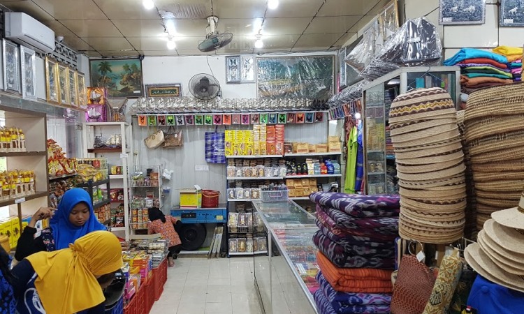 buah tangan khas makassar, cinderamata khas makassar, jajanan khas makassar, jajanan pasar khas makassar, makanan khas makassar, minuman khas makassar, oleh-oleh khas makassar, pernak-pernik khas makassar, souvenir khas makassar, top 28+ oleh-oleh khas makassar wajib dibeli & 5 toko pusat cinderamata paling terkenal