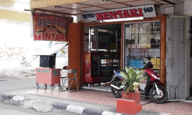 buah tangan khas makassar, cinderamata khas makassar, jajanan khas makassar, jajanan pasar khas makassar, makanan khas makassar, minuman khas makassar, oleh-oleh khas makassar, pernak-pernik khas makassar, souvenir khas makassar, top 28+ oleh-oleh khas makassar wajib dibeli & 5 toko pusat cinderamata paling terkenal