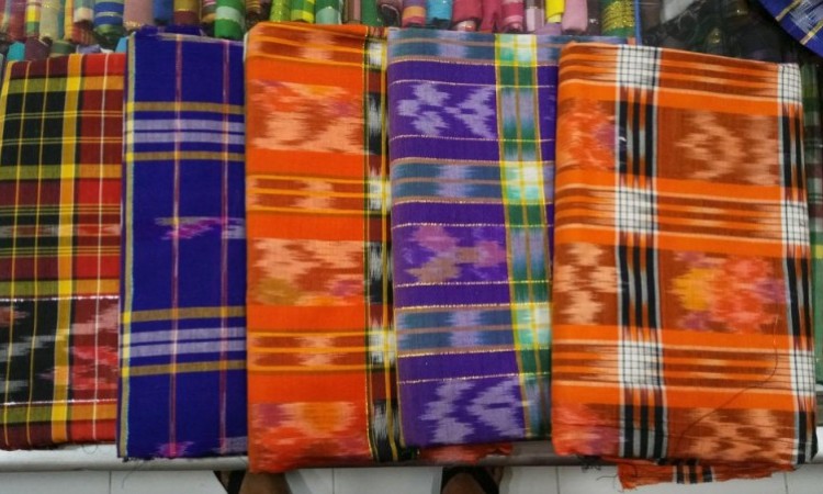 buah tangan khas makassar, cinderamata khas makassar, jajanan khas makassar, jajanan pasar khas makassar, makanan khas makassar, minuman khas makassar, oleh-oleh khas makassar, pernak-pernik khas makassar, souvenir khas makassar, top 28+ oleh-oleh khas makassar wajib dibeli & 5 toko pusat cinderamata paling terkenal
