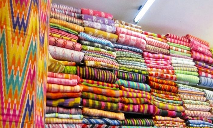 buah tangan khas makassar, cinderamata khas makassar, jajanan khas makassar, jajanan pasar khas makassar, makanan khas makassar, minuman khas makassar, oleh-oleh khas makassar, pernak-pernik khas makassar, souvenir khas makassar, top 28+ oleh-oleh khas makassar wajib dibeli & 5 toko pusat cinderamata paling terkenal