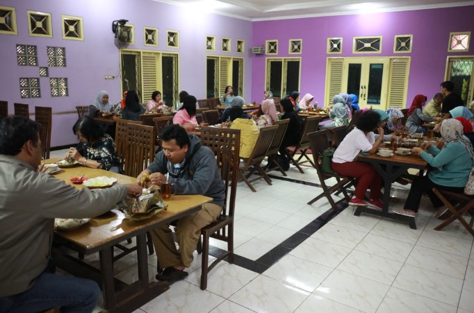 cafe di batang, kuliner di batang, restaurant di batang, resto di batang, restoran di batang, rm di batang, rumah makan 24 jam di batang, rumah makan di batang, rumah makan padang di batang, tempat makan 24 jam di batang, tempat makan di batang, tempat makan enak di batang, tempat wisata kuliner di batang, top 28+ tempat makan di batang paling legendaris & enak, resto, cafe, dll