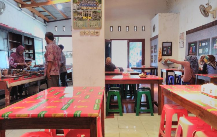 cafe di batang, kuliner di batang, restaurant di batang, resto di batang, restoran di batang, rm di batang, rumah makan 24 jam di batang, rumah makan di batang, rumah makan padang di batang, tempat makan 24 jam di batang, tempat makan di batang, tempat makan enak di batang, tempat wisata kuliner di batang, top 28+ tempat makan di batang paling legendaris & enak, resto, cafe, dll