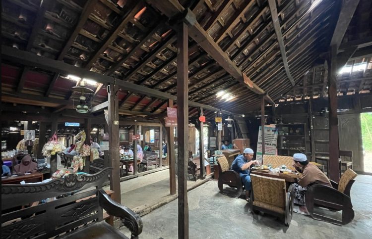 cafe di batang, kuliner di batang, restaurant di batang, resto di batang, restoran di batang, rm di batang, rumah makan 24 jam di batang, rumah makan di batang, rumah makan padang di batang, tempat makan 24 jam di batang, tempat makan di batang, tempat makan enak di batang, tempat wisata kuliner di batang, top 28+ tempat makan di batang paling legendaris & enak, resto, cafe, dll