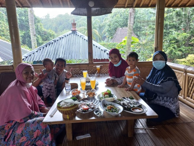 top 28+ tempat makan di depok enak, cafe & resto legendaris terbaik