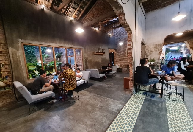 cafe 24 jam di banyuwangi, cafe di banyuwangi, kafe di banyuwangi, resto di banyuwangi, tempat hangout di banyuwangi, tempat hits di banyuwangi, tempat kongkow di banyuwangi, tempat makan di banyuwangi, tempat nongkrong di banyuwangi, top 28+ tempat nongkrong di banyuwangi yang hits, cafe, coffee shop, resto!