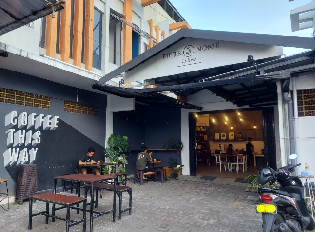 cafe 24 jam di banyuwangi, cafe di banyuwangi, kafe di banyuwangi, resto di banyuwangi, tempat hangout di banyuwangi, tempat hits di banyuwangi, tempat kongkow di banyuwangi, tempat makan di banyuwangi, tempat nongkrong di banyuwangi, top 28+ tempat nongkrong di banyuwangi yang hits, cafe, coffee shop, resto!