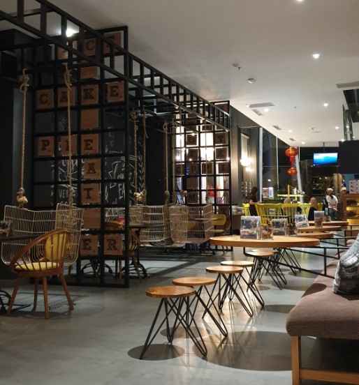 cafe 24 jam di banyuwangi, cafe di banyuwangi, kafe di banyuwangi, resto di banyuwangi, tempat hangout di banyuwangi, tempat hits di banyuwangi, tempat kongkow di banyuwangi, tempat makan di banyuwangi, tempat nongkrong di banyuwangi, top 28+ tempat nongkrong di banyuwangi yang hits, cafe, coffee shop, resto!