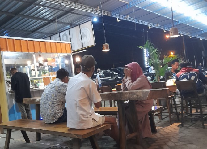 cafe 24 jam di banyuwangi, cafe di banyuwangi, kafe di banyuwangi, resto di banyuwangi, tempat hangout di banyuwangi, tempat hits di banyuwangi, tempat kongkow di banyuwangi, tempat makan di banyuwangi, tempat nongkrong di banyuwangi, top 28+ tempat nongkrong di banyuwangi yang hits, cafe, coffee shop, resto!