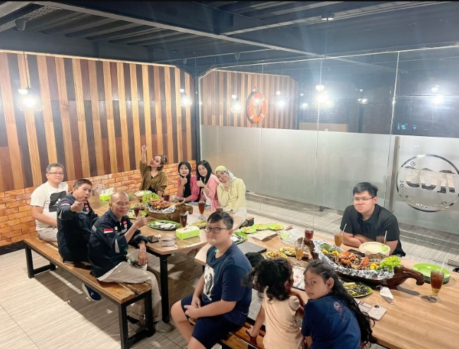 cafe di karawang, kuliner karawang, makanan enak di karawang, makanan khas karawang, oleh oleh khas karawang, restoran di karawang, rumah makan cibiuk karawang, rumah makan di karawang, rumah makan karawang, rumah makan walahar karawang, tempat makan di karawang, tempat makan enak di karawang, tempat makan karawang, tempat wisata kuliner di karawang, top 29+ tempat makan di karawang paling enak, restoran, cafe, wisata kuliner