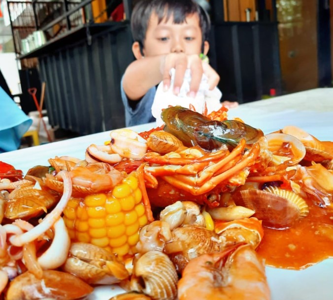 cafe di karawang, kuliner karawang, makanan enak di karawang, makanan khas karawang, oleh oleh khas karawang, restoran di karawang, rumah makan cibiuk karawang, rumah makan di karawang, rumah makan karawang, rumah makan walahar karawang, tempat makan di karawang, tempat makan enak di karawang, tempat makan karawang, tempat wisata kuliner di karawang, top 29+ tempat makan di karawang paling enak, restoran, cafe, wisata kuliner