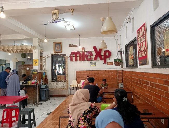 cafe di karawang, kuliner karawang, makanan enak di karawang, makanan khas karawang, oleh oleh khas karawang, restoran di karawang, rumah makan cibiuk karawang, rumah makan di karawang, rumah makan karawang, rumah makan walahar karawang, tempat makan di karawang, tempat makan enak di karawang, tempat makan karawang, tempat wisata kuliner di karawang, top 29+ tempat makan di karawang paling enak, restoran, cafe, wisata kuliner