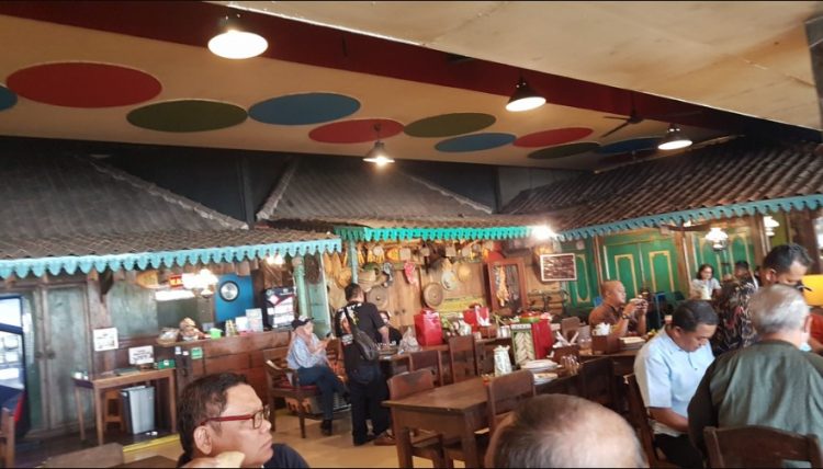 cafe di karawang, kuliner karawang, makanan enak di karawang, makanan khas karawang, oleh oleh khas karawang, restoran di karawang, rumah makan cibiuk karawang, rumah makan di karawang, rumah makan karawang, rumah makan walahar karawang, tempat makan di karawang, tempat makan enak di karawang, tempat makan karawang, tempat wisata kuliner di karawang, top 29+ tempat makan di karawang paling enak, restoran, cafe, wisata kuliner