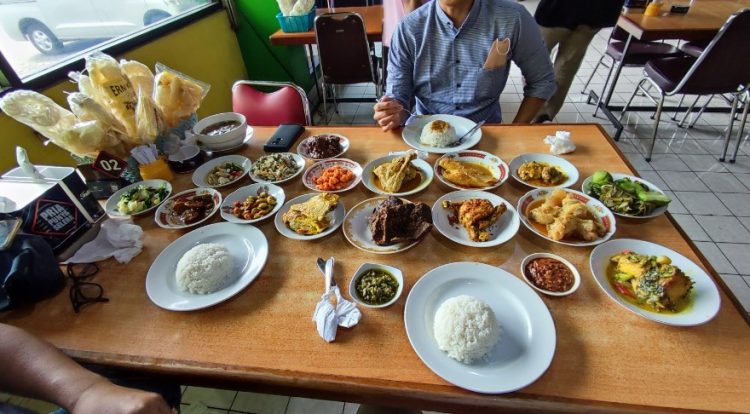 cafe di karawang, kuliner karawang, makanan enak di karawang, makanan khas karawang, oleh oleh khas karawang, restoran di karawang, rumah makan cibiuk karawang, rumah makan di karawang, rumah makan karawang, rumah makan walahar karawang, tempat makan di karawang, tempat makan enak di karawang, tempat makan karawang, tempat wisata kuliner di karawang, top 29+ tempat makan di karawang paling enak, restoran, cafe, wisata kuliner