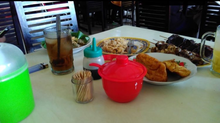 cafe di kudus, kuliner di kudus, resto di kudus, restoran di kudus, rumah makan di kudus, rumah makan penyet di kudus, tempat makan di kudus, tempat makan enak di kudus, tempat makan sate kebo di kudus, tempat makan soto di kudus, tempat wisata kuliner di kudus, warung makan di kudus, wisata kuliner di kudus, top 29+ tempat makan di kudus paling enak & legend, resto, wisata kuliner favorit