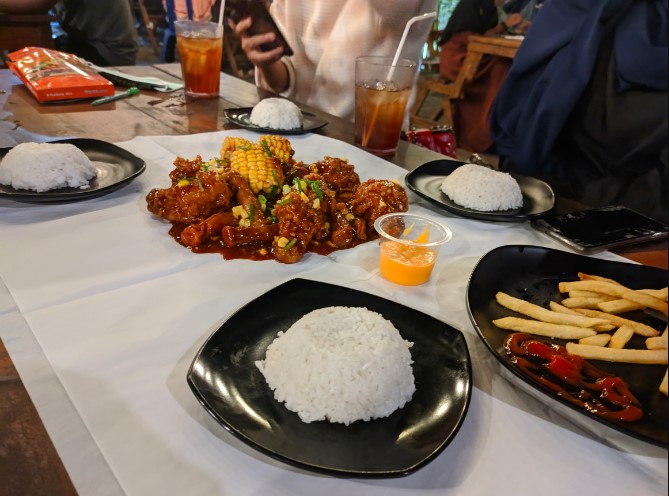 cafe di kudus, kuliner di kudus, resto di kudus, restoran di kudus, rumah makan di kudus, rumah makan penyet di kudus, tempat makan di kudus, tempat makan enak di kudus, tempat makan sate kebo di kudus, tempat makan soto di kudus, tempat wisata kuliner di kudus, warung makan di kudus, wisata kuliner di kudus, top 29+ tempat makan di kudus paling enak & legend, resto, wisata kuliner favorit