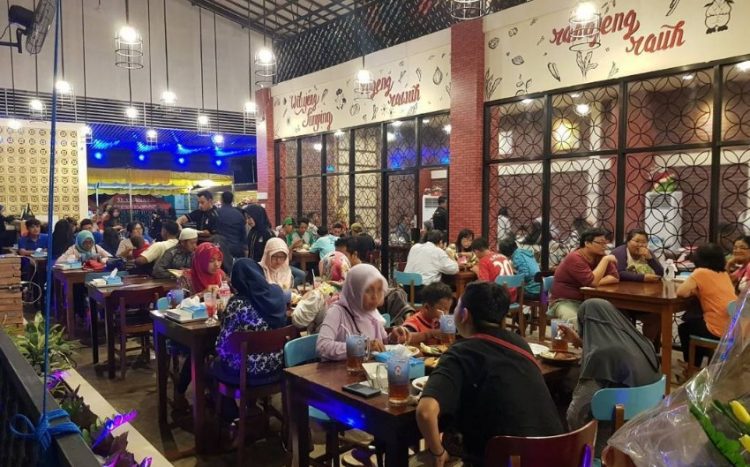 cafe di kudus, kuliner di kudus, resto di kudus, restoran di kudus, rumah makan di kudus, rumah makan penyet di kudus, tempat makan di kudus, tempat makan enak di kudus, tempat makan sate kebo di kudus, tempat makan soto di kudus, tempat wisata kuliner di kudus, warung makan di kudus, wisata kuliner di kudus, top 29+ tempat makan di kudus paling enak & legend, resto, wisata kuliner favorit