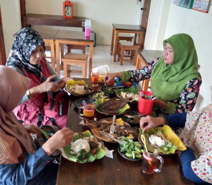 cafe di kudus, kuliner di kudus, resto di kudus, restoran di kudus, rumah makan di kudus, rumah makan penyet di kudus, tempat makan di kudus, tempat makan enak di kudus, tempat makan sate kebo di kudus, tempat makan soto di kudus, tempat wisata kuliner di kudus, warung makan di kudus, wisata kuliner di kudus, top 29+ tempat makan di kudus paling enak & legend, resto, wisata kuliner favorit