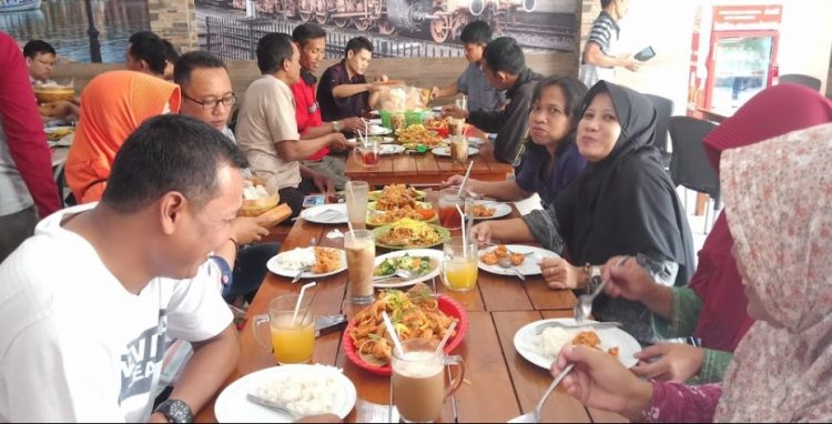 cafe di kudus, kuliner di kudus, resto di kudus, restoran di kudus, rumah makan di kudus, rumah makan penyet di kudus, tempat makan di kudus, tempat makan enak di kudus, tempat makan sate kebo di kudus, tempat makan soto di kudus, tempat wisata kuliner di kudus, warung makan di kudus, wisata kuliner di kudus, top 29+ tempat makan di kudus paling enak & legend, resto, wisata kuliner favorit