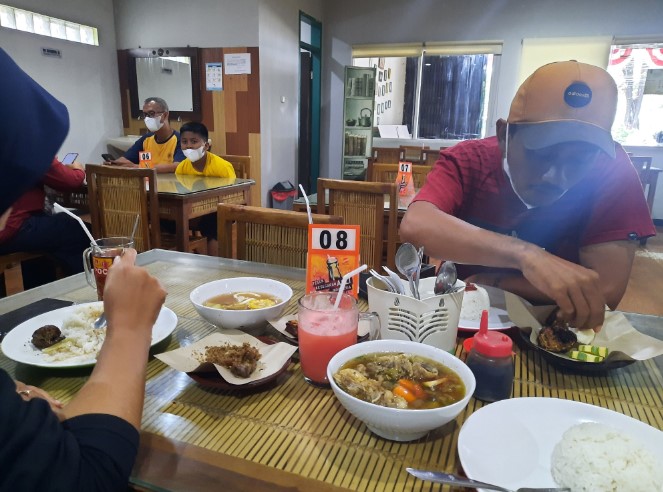 cafe di kudus, kuliner di kudus, resto di kudus, restoran di kudus, rumah makan di kudus, rumah makan penyet di kudus, tempat makan di kudus, tempat makan enak di kudus, tempat makan sate kebo di kudus, tempat makan soto di kudus, tempat wisata kuliner di kudus, warung makan di kudus, wisata kuliner di kudus, top 29+ tempat makan di kudus paling enak & legend, resto, wisata kuliner favorit