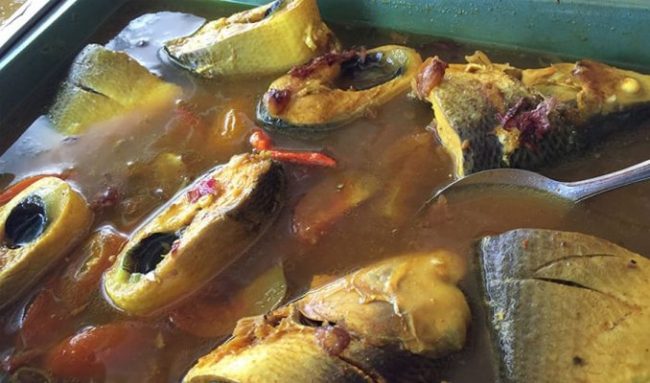jajanan khas makassar, jajanan pasar khas makassar, kuliner khas makassar, makanan khas makassar, makanan khas makassar paling enak, makanan khas makassar paling terkenal, oleh-oleh khas makassar, top 31+ makanan khas makassar paling legendaris & enak, jajanan pasar, cemilan