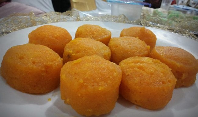 jajanan khas makassar, jajanan pasar khas makassar, kuliner khas makassar, makanan khas makassar, makanan khas makassar paling enak, makanan khas makassar paling terkenal, oleh-oleh khas makassar, top 31+ makanan khas makassar paling legendaris & enak, jajanan pasar, cemilan