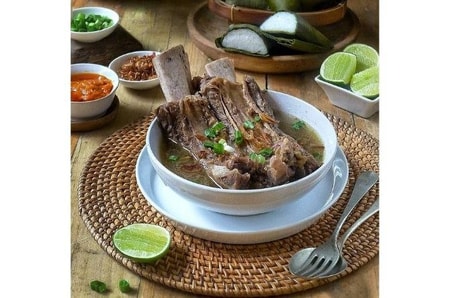 jajanan khas makassar, jajanan pasar khas makassar, kuliner khas makassar, makanan khas makassar, makanan khas makassar paling enak, makanan khas makassar paling terkenal, oleh-oleh khas makassar, top 31+ makanan khas makassar paling legendaris & enak, jajanan pasar, cemilan