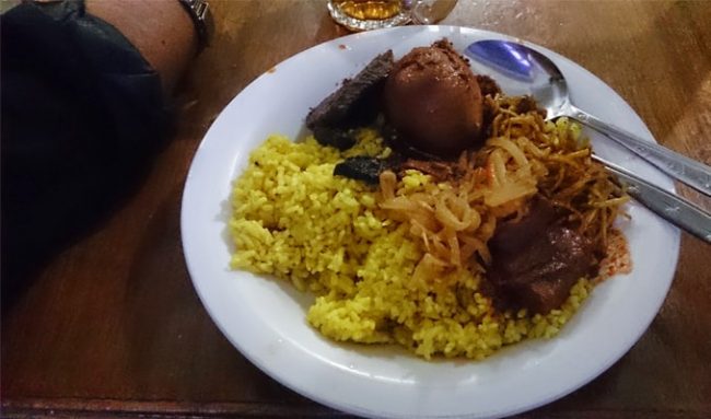 jajanan khas makassar, jajanan pasar khas makassar, kuliner khas makassar, makanan khas makassar, makanan khas makassar paling enak, makanan khas makassar paling terkenal, oleh-oleh khas makassar, top 31+ makanan khas makassar paling legendaris & enak, jajanan pasar, cemilan